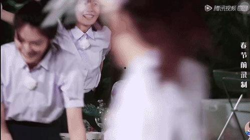 八队吃瓜少女视频,揭秘娱乐圈幕后趣闻