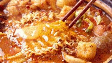 大瓜吃麻辣烫视频下载,一网打尽美食瞬间，下载视频回味无穷