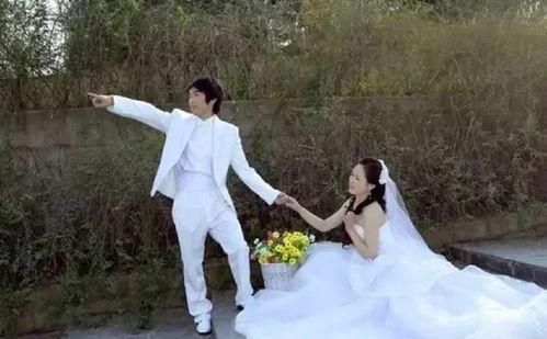 结婚照男女吃瓜视频,结婚照男女吃瓜视频揭秘甜蜜背后的趣事